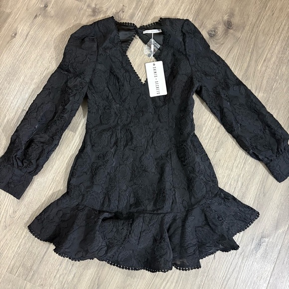 NWT Saints And Secrets Black Long Sleeve Dress V-Neck Open Back Sz L Ruffle Hem - Picture 8 of 16